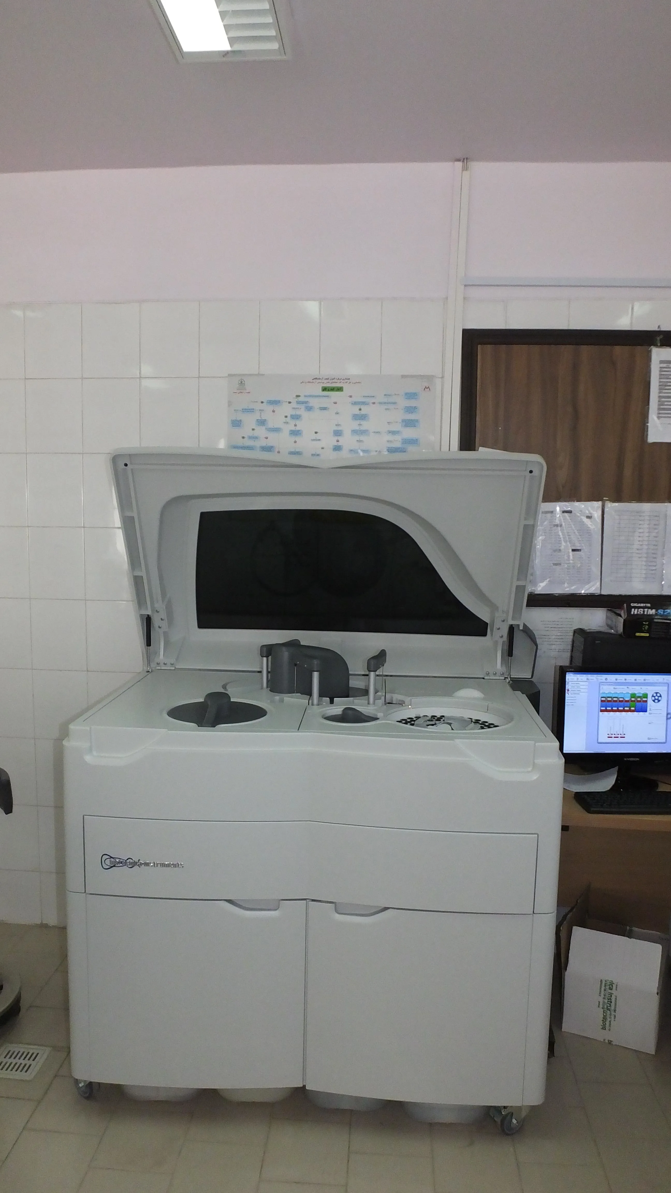 بهره برداری از دستگاه اتوآنالایزر بیوشیمی  بیمارستان خاتم الانبیاء (ص) میانه