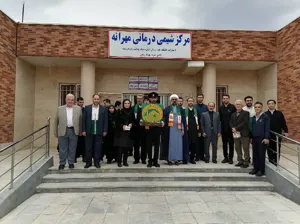 حضور خادمان آستان قدس رضوی با پرچم متبرک ضریح مقدس امام رضا(ع) در بیمارستان های خاتم الانبیاء (ص) میانه